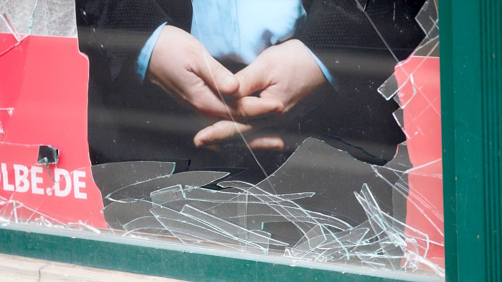 Angriffe auf Politiker sind ein Angriff auf die Demokratie – mit fatalen Folgen für die politische Teilhabe. Foto: dpa/Sebastian Willnow