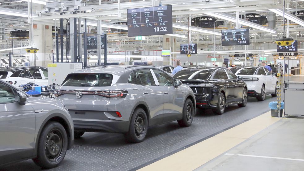 Im Emder Volkswagenwerk werden mittlerweile fast ausschließlich Elektroautos wie der ID 4 gebaut.Foto: Romuald Banik