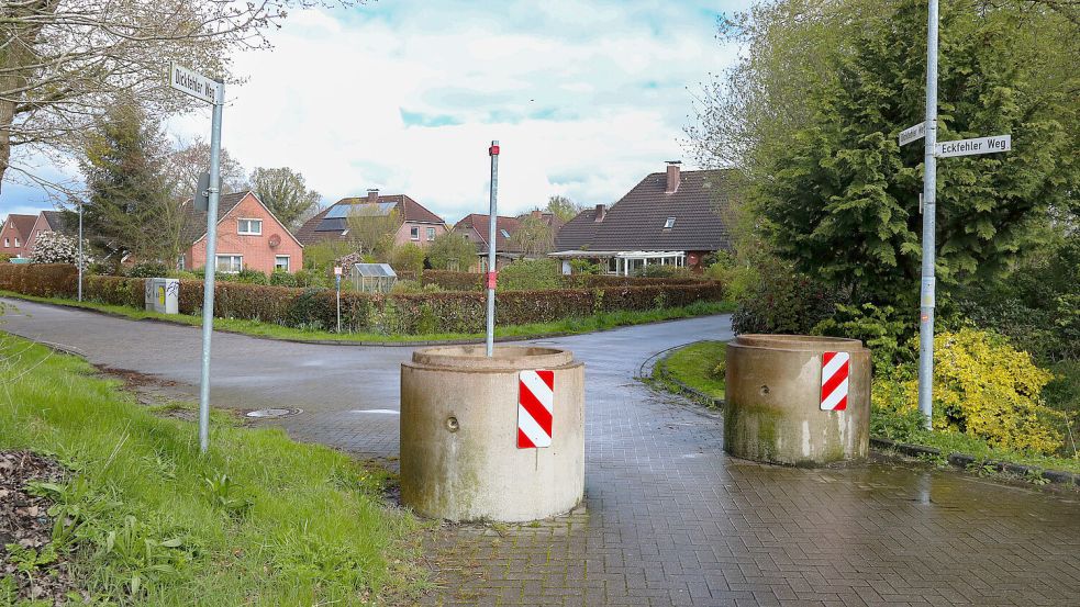 Die Sperrung an der Kreuzung Eckfehler Weg/Dickfehler Weg wird entfernt, wenn die Fockenbollwerkstraße fertig ist. Foto: Romuald Banik