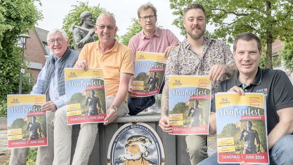 Die IG-Vertreter Theo Moltz (von links), Manfred Kruse, Michael Dirksen-Müller, Peter Schliffke und Peter Adena stellten das Programm des Straßenfestes vor. Foto: Folkert Bents