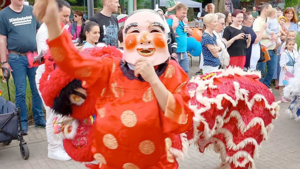 Bunt und exotisch ist der Drachentanz der vietnamesischbuddhistischen Jugendgemeinde. Foto: privat