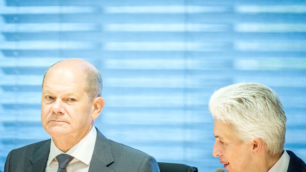 „Man erreicht ihn nicht“: Die Ampel-Koalitionäre Olaf Scholz (SPD) und Marie-Agnes Strack-Zimmermann (FDP) Foto: dpa/Michael Kappeler