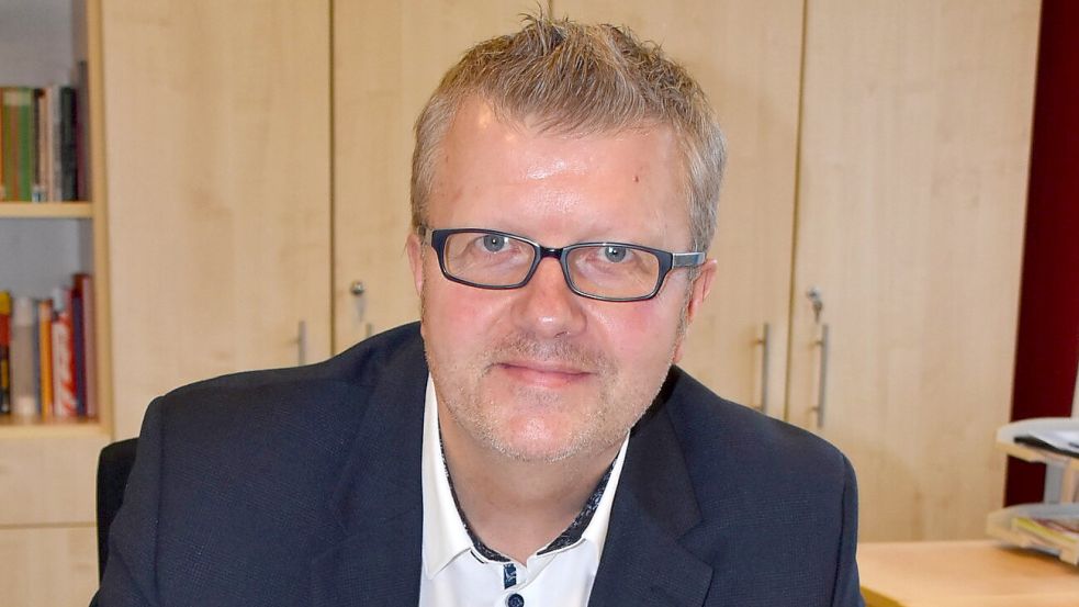 Westoverledingens Bürgermeister Theo Douwes hofft, dass bei den Gesprächen zwischen Werftleitung, Betriebsrat und Landesregierung noch andere Lösungen gefunden werden. Foto: Carsten Ammermann/Archiv