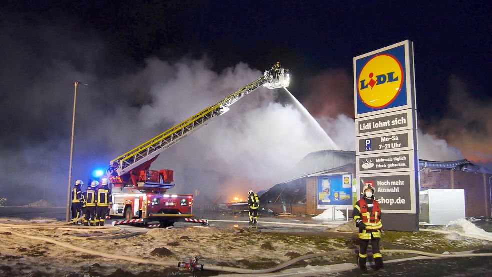 Am 9. Februar 2021 brannte die Lidl-Filiale an der Raiffeisenstraße ab. Foto: Archiv