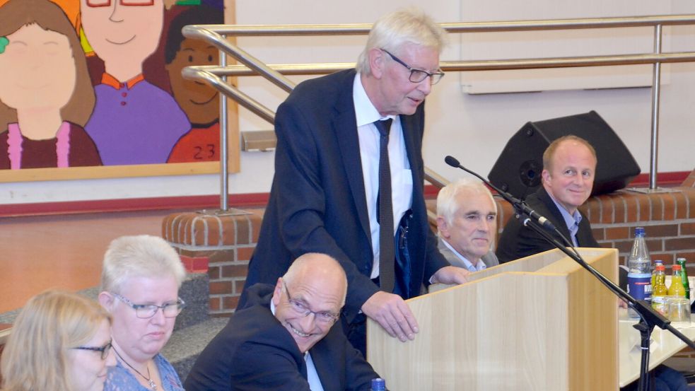 So war Mettin Köllmann bekannt: vorne dabei und mittendrin. Hier als Ratsvorsitzender bei einer Sitzung des Gemeinderates von 2018 im Forum der Ihlower IGS.