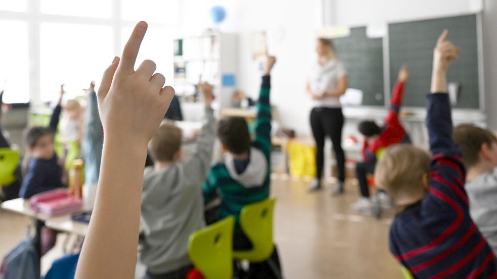 Schulpolitik wurde schon immer heiß diskutiert, so auch im Landkreis Aurich. Foto: DPA