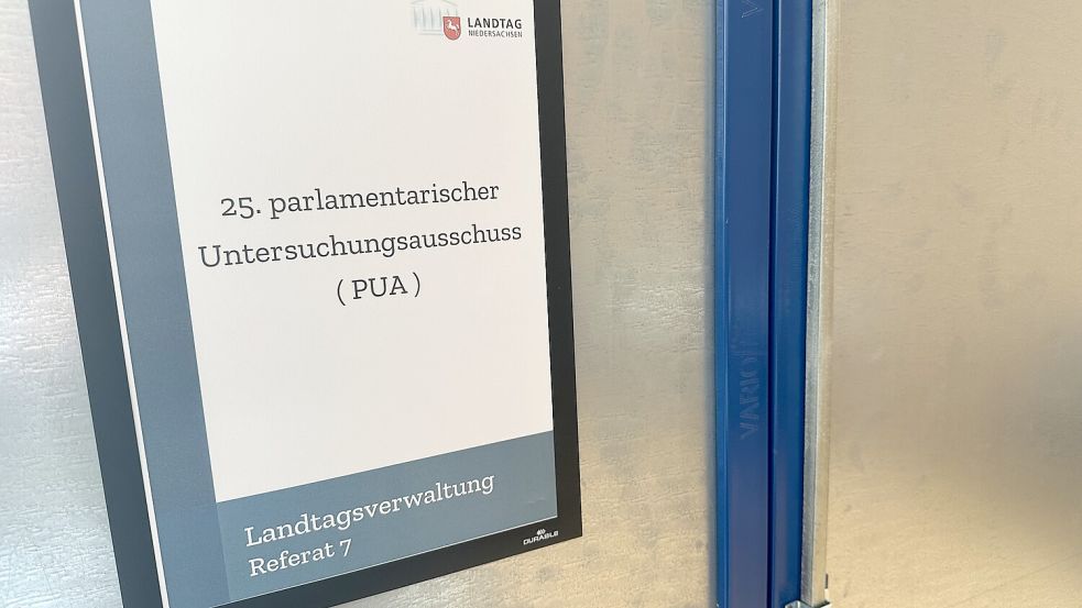 In diesem Aktenschrank lagern vertrauliche Dokumente rund um die höhere Bezahlung der Büroleiterin von Ministerpräsident Stephan Weil (SPD). Foto: Lars Laue