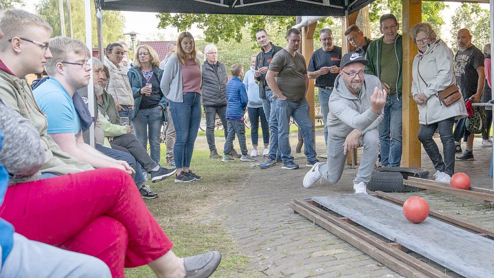 63 Gruppen jagten die roten Kugeln in zwei Wochen insgesamt 5040-mal über die Bahn. Foto: Folkert Bents