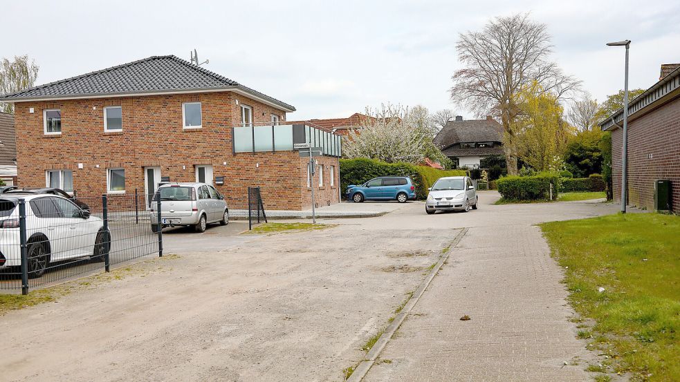 Auch wenn Pflaster an die Stelle des Schotters tritt, soll die Durchfahrt zur Bundesstraße weiterhin unmöglich bleiben. Foto: Romuald Banik