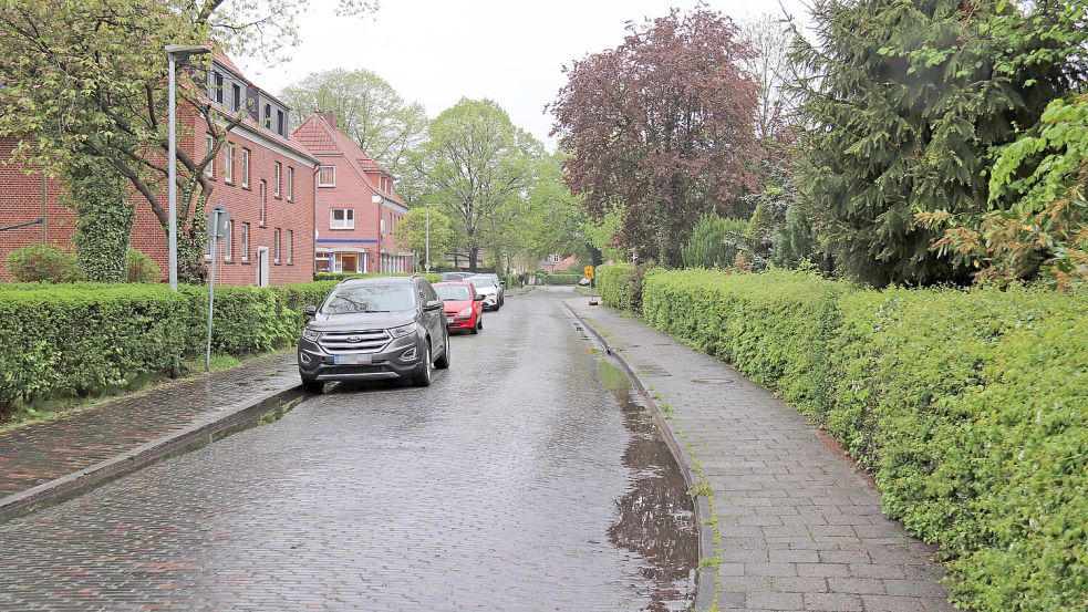 Auf diesem Abschnitt hat die Glupe zwei Gehwege, die aber beide zu schmal sind. Künftig soll es nur noch einen breiten Gehweg geben. Foto: Heino Hermanns
