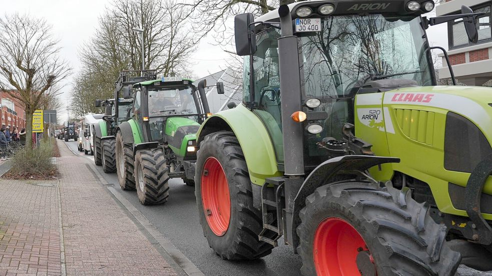 Wegen der Unzufriedenheit trieb es im Winter zahlreiche Landwirte auf die Straßen wie hier Ende Dezember in Aurich. Foto: Helmut Vortanz