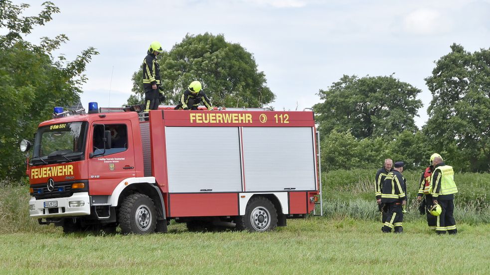 Einsatz schnell beendet. Nach kurzer Zeit konnten die Brookmerlander Feuerwehrleute ihre Ausrüstung wieder einpacken. Foto: Thomas Dirks