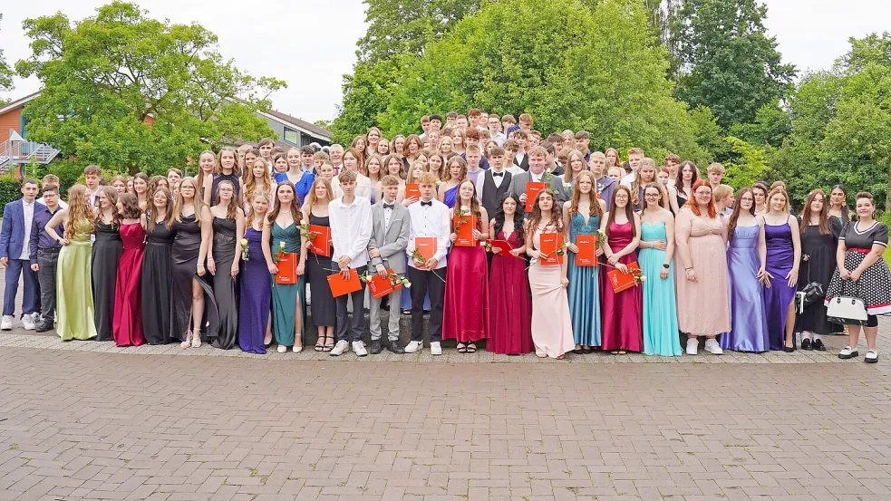 An der KGS Großefehn haben 145 Neunt- und Zehntklässler ihre Abschlusszeugnisse erhalten. Foto: KGS Großefehn