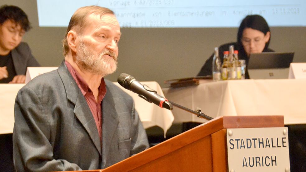 Der Kreistagsabgeordnete Hans Forster (SPD) aus Norden setzt sich seit vielen Jahren gegen Rechtsextremismus ein. Foto: Aiko Recke