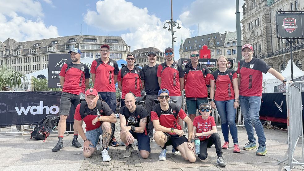 Elf Sportler des MTV Aurich haben beim Ironman in Hamburg mitgemacht. Fotos: privat
