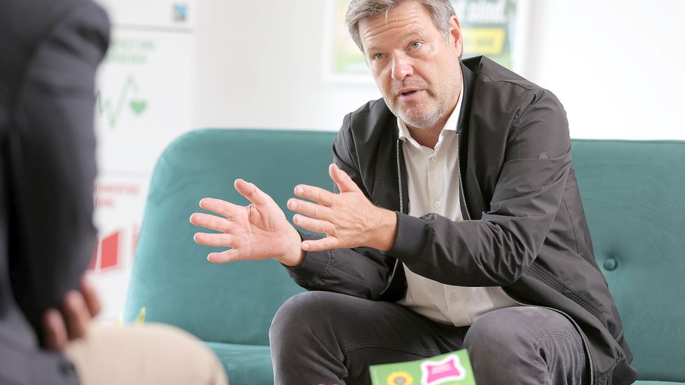 Vizekanzler Robert Habeck ist bei der Heim-EM 2024 vor allem Fußballfan und erinnert sich im EM-Podcast zurück ans Sommermärchen 2006. Foto: Staudt