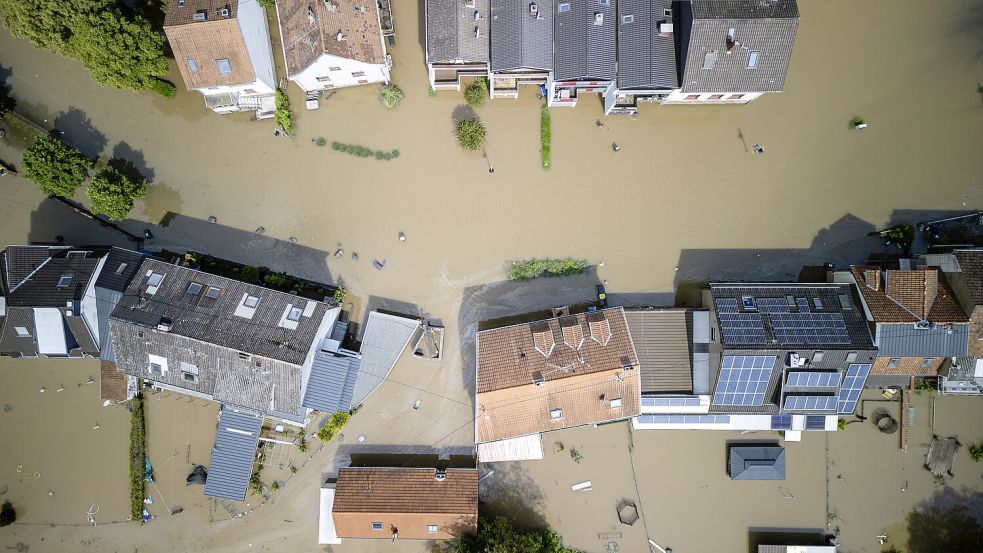 Wer zahlt? Extremwetterereignisse sorgen im Zuge des Klimawandels immer wieder für massive Schäden an Haus und Garten. Foto: dpa/Andreas Arnold