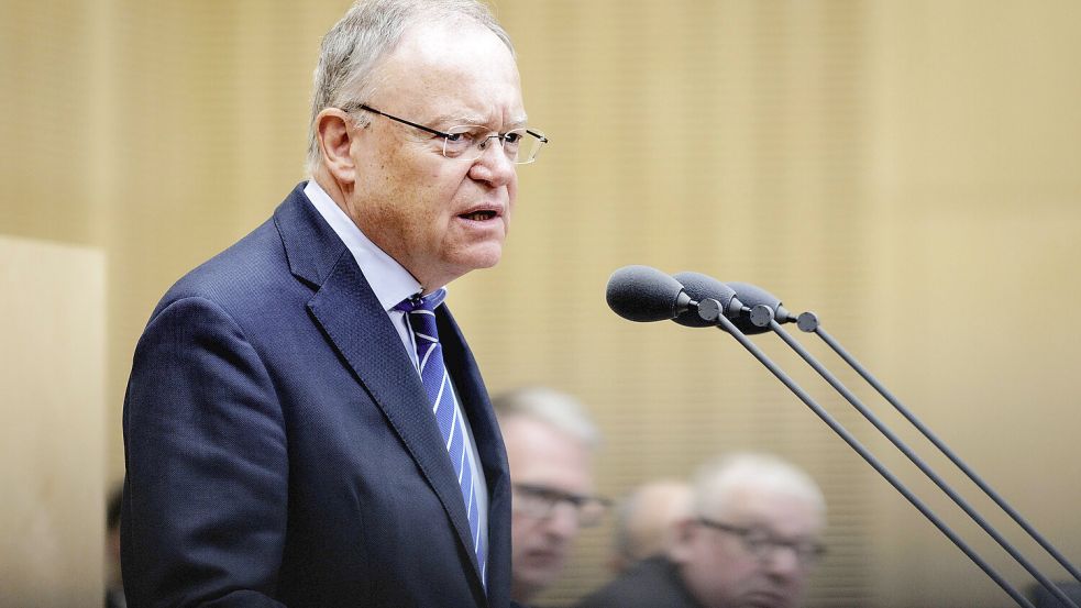 Ministerpräsident Stephan Weil (SPD) hat am 24. Juni den Landeshaushalt 2025 vorgestellt. Foto: IMAGO/Florian Gaertner