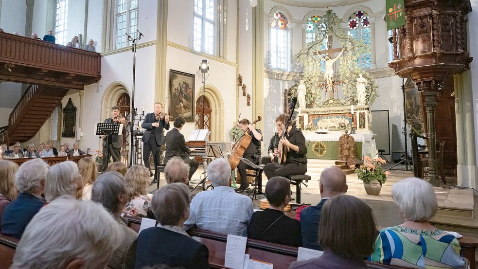 Mehr als 1200 Besucher erlebten das Konzert in der St. Magnus Kirche Esens. Foto: Karlheinz Krämer