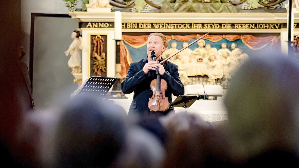 Daniel Hope führte durch das Programm. Foto: Karlheinz Krämer