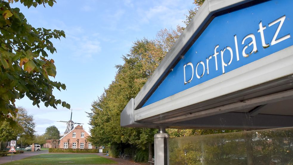 Der Dorfplatz in Leezdorf sorgte in den vergangenen Monaten für Schlagzeilen. Er sollte für 600.000 Euro umgestaltet werden, was nach anhaltender Kritik verworfen wurde. Foto: Thomas Dirks