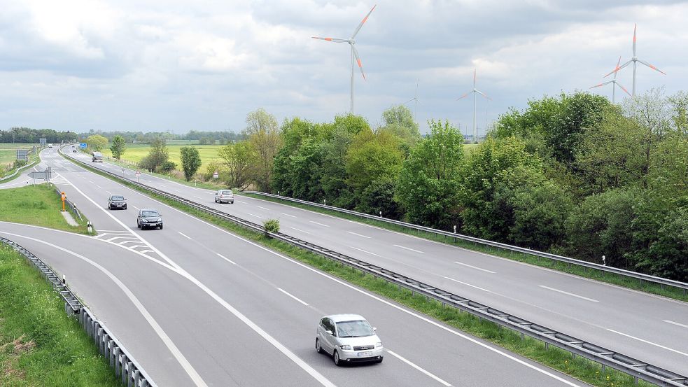 Die Autobahn 31: Auf ihr war der Angeklagte im April 2021 ohne Führerschein und mit gefälschten Kennzeichen unterwegs. Dann stoppte ihn die Polizei. Foto: DPA