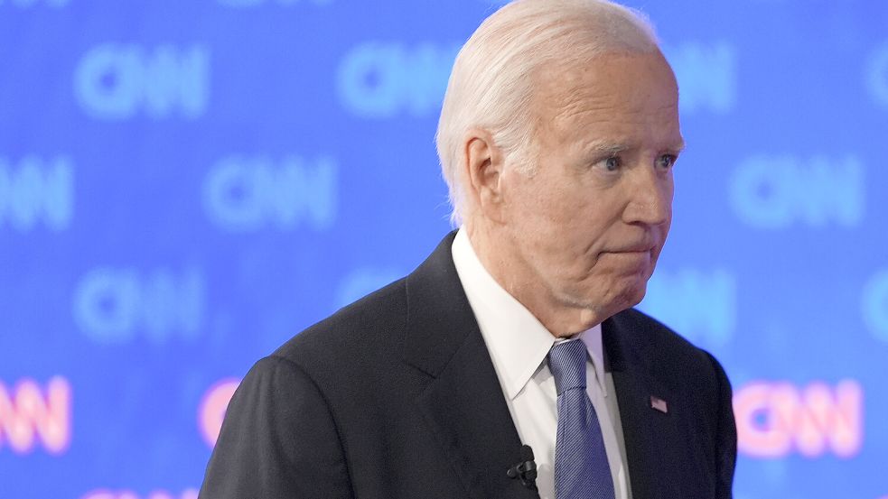 Der amerikanische Präsident Joe Biden auf der Bühne des TV-Duells in Atlanta, Georgia Foto: AP/Gerald Herbert