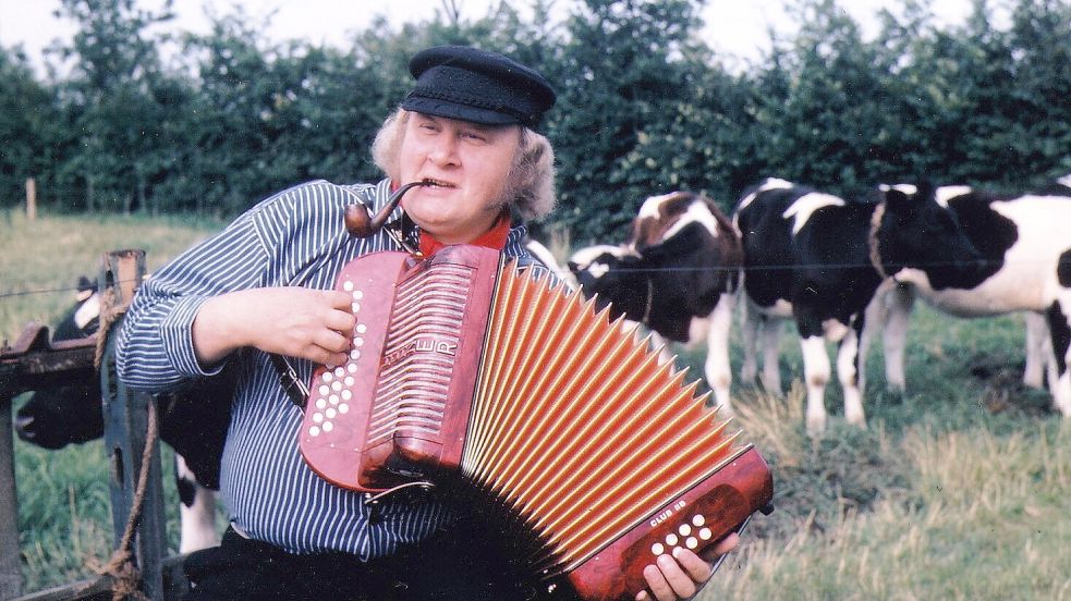 Hannes Flesner thematisierte in seinen Liedern das ostfriesische Leben zwischen Landwirtschaft und VW-Werk. Foto: Archiv Flesner