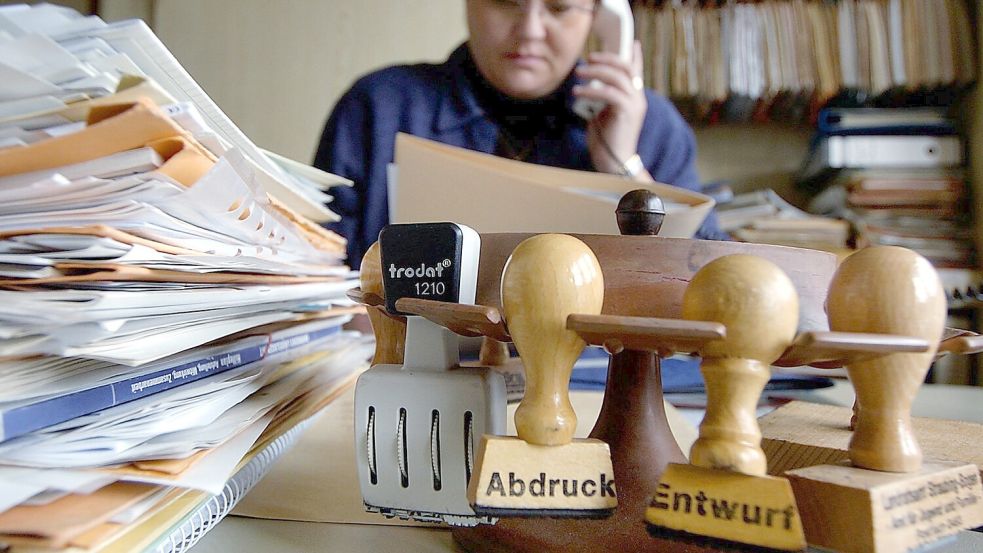 Nicht jedes Bundesland zahlt ihren Staatsdienern dasselbe Gehalt. Foto: dpa/dpaweb/Armin Weigel