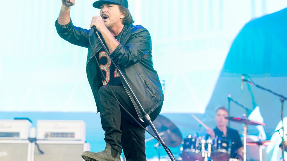 Die US-amerikanische Band Pearl Jam um Frontmann Eddie Vedder sollte an zwei Abenden in Berlin auftreten. Foto: IMAGO/ZUMA Press Wire
