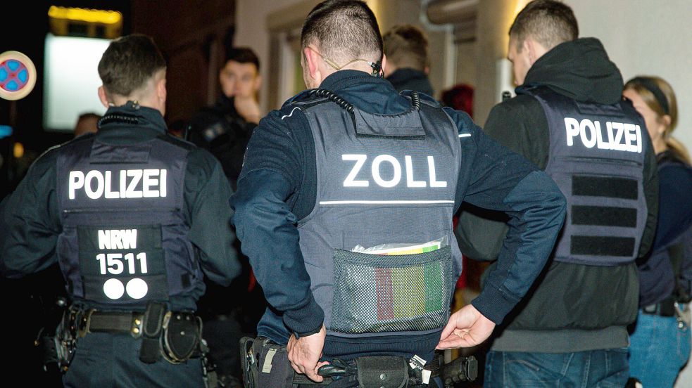 In Nordrhein-Westfalen versuchen die Behörden etwa durch Razzien Druck auf mutmaßlich kriminelle Clans zu machen. Doch die einzelnen Bundesländer agieren bei der Bekämpfung ganz unterschiedlich. (Archivbild) Foto: Imago/7aktuell