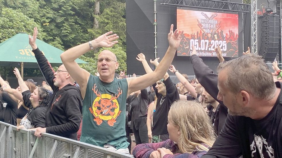 Ausgelassene Stimmung herrschte vor der Bühne. Foto: Andrea Henkelmann