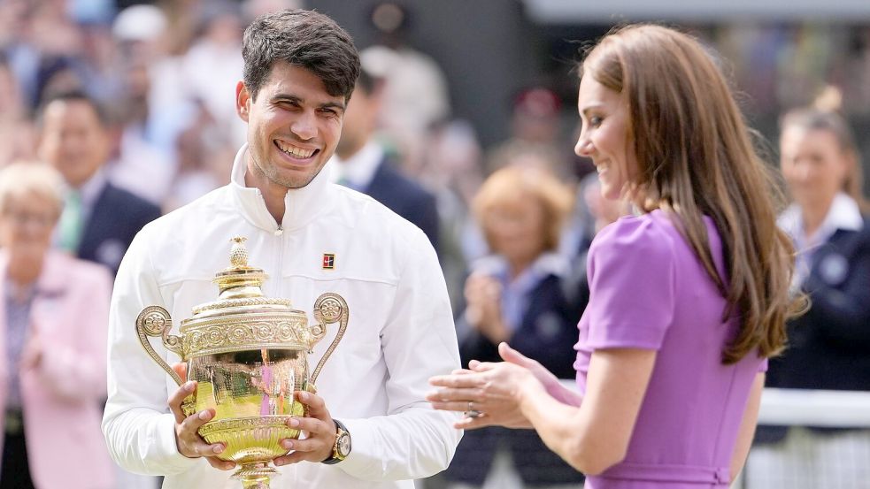 Tennis Pokal von Prinzessin Kate Alcaraz triumphiert in Wimbledon