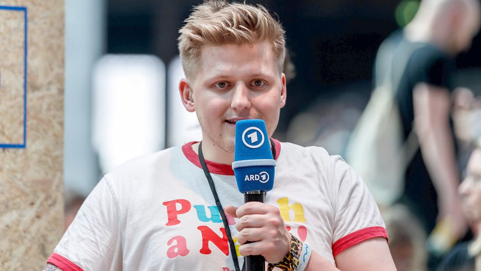 Sebastian „El Hotzo“ Hotz postete auf der Plattform X (ehemals Twitter) darüber, wie wenig Mitleid er mit Donald Trump nach dem Attentat hätte. Foto: IMAGO/foto2press