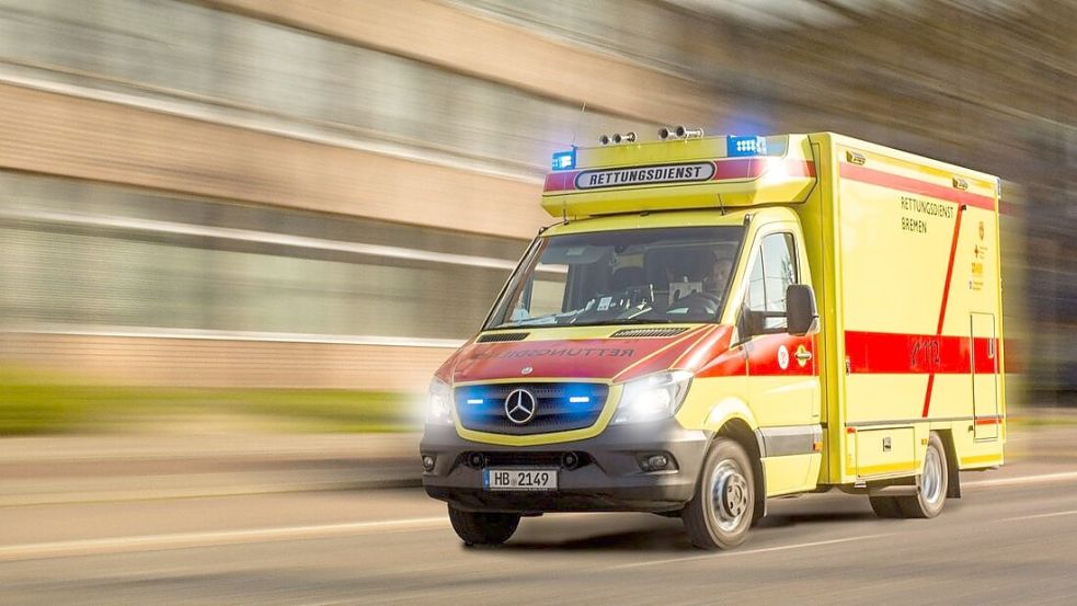 Am Hauptbahnhof in Bremen ist am Montagabend ein Mann von einem Reisebus überfahren worden. Foto: Feuerwehr Bremen