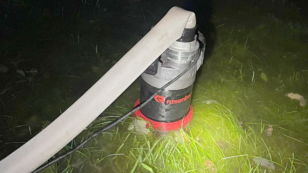 Vielfach kamen Tauchpumpen zum Einsatz. Foto: Enno Campen