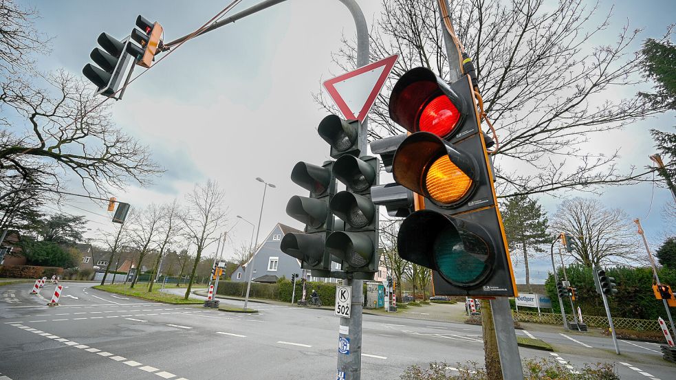 Kann eine KI-Ampel den Straßenverkehr besser regeln als eine herkömmliche? Foto: IMAGO/Funke Foto Services