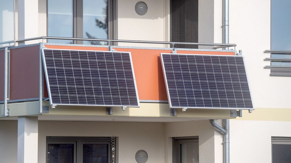 Balkonkraftwerke sind kleine Solaranlagen. Foto: DPA/Stefan Sauer