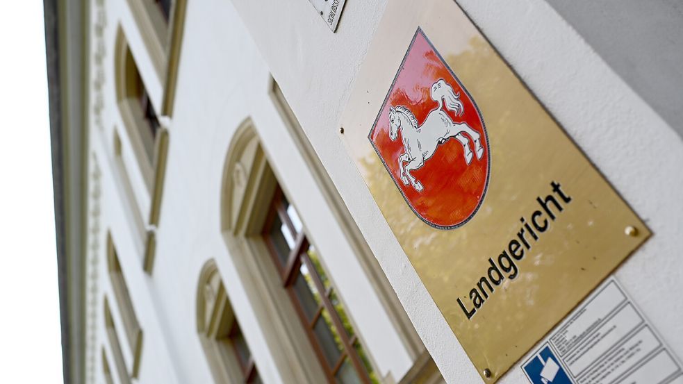 Vor dem Landgericht Aurich geht es um Untreue. Foto: dpa/Lars Penning