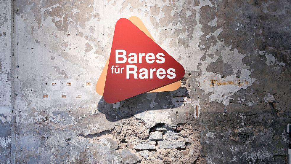 Ein Ordensmann wird seinen Schmuck bei „Bares für Rares“ nicht zum erhofften Preis los. Foto: ZDF/Frank W. Hempel