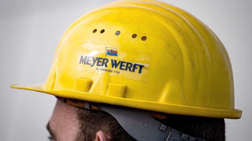 Bei der Meyer Werft in Papenburg stehen Tausende Arbeitsplätze auf dem Spiel. Der Standort ist Nach- und Vorteil zugleich. Foto: dpa