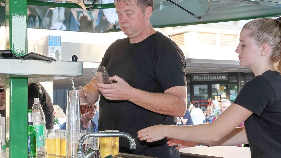 Gezapft wurden zwei Biersorten, der Rest wurden in Flaschen ausgeschenkt.