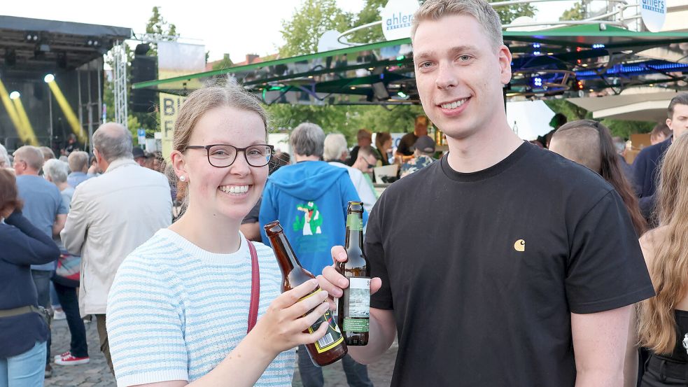Anne kam mit Freund Andreas aus Moordorf zum Feiern.