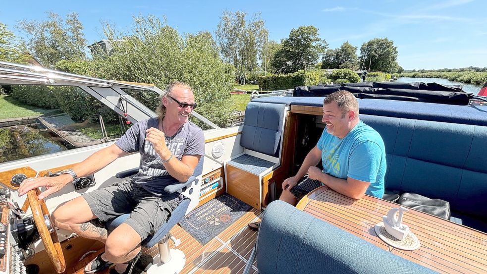 André Grünebast (links) und Matthias Röpkes bei einer kurzen Ausfahrt zum Großen Meer. Foto: Karin Böhmer