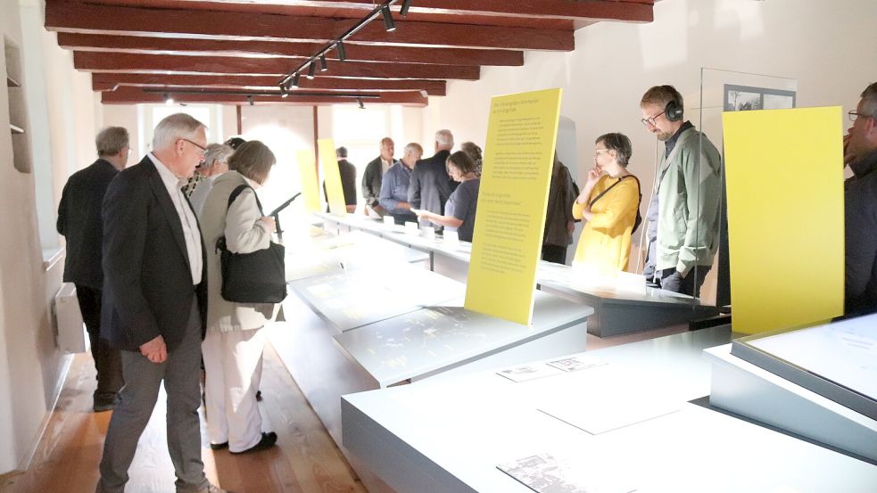 Zur Eröffnung der Gedenkstätte am 25. Mai hatten sich bereits viele interessierte Besucher eingefunden. Foto: Karin Böhmer