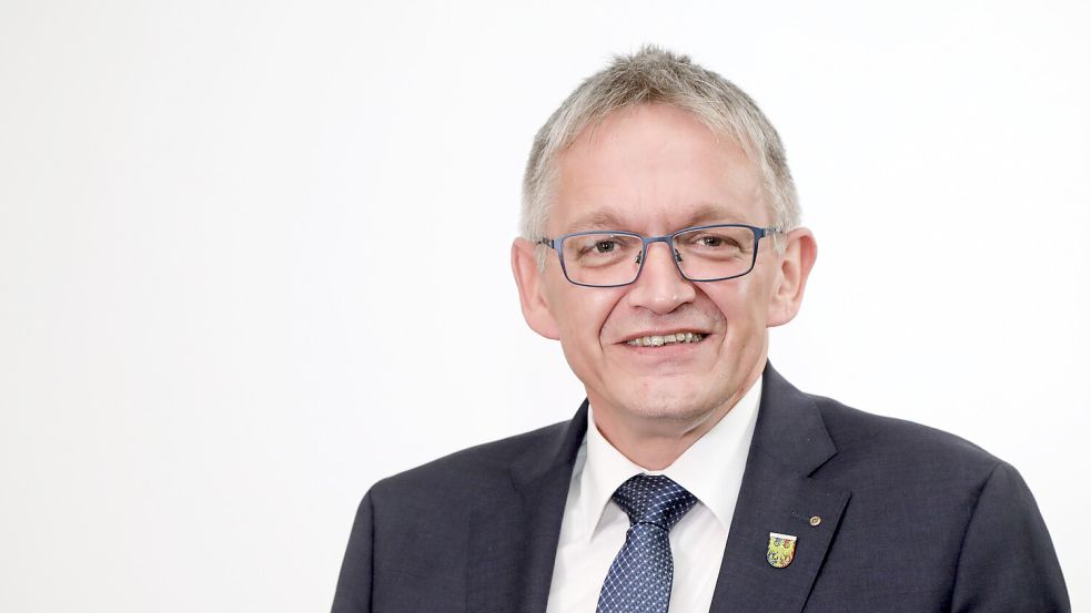 Landrat Olaf Meinen finanziert das Corona-Buch aus seinem Landrats-Budget. Foto: Romuald Banik