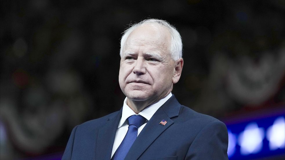Tim Walz tritt als Vizekandidat der Demokraten zusammen mit Kamala Harris gegen Trump und J.D. Vance an. Foto: dpa/Matt Rourke