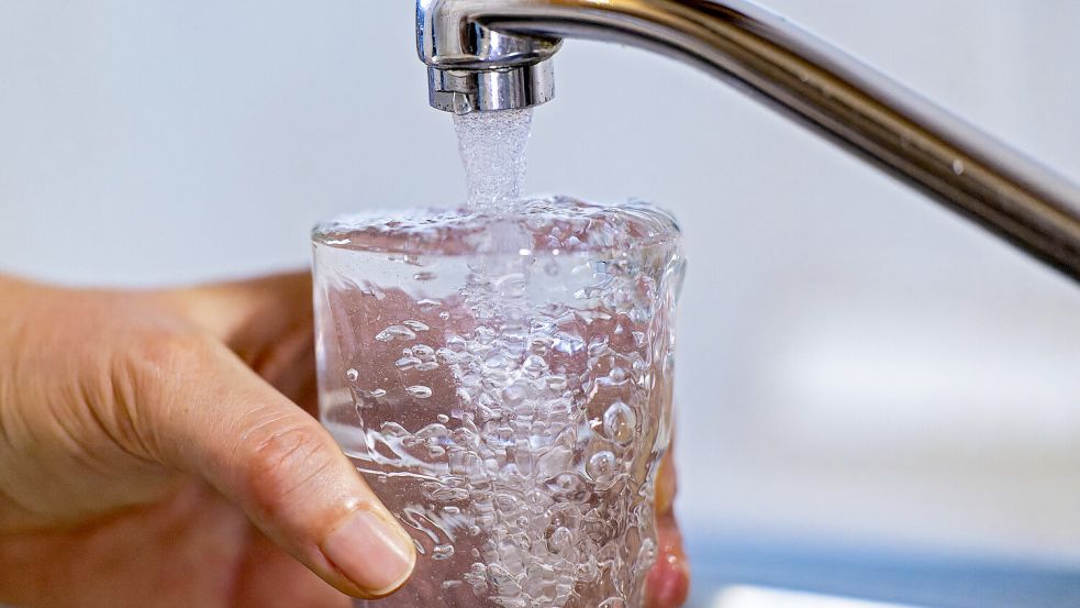 Besonders in Altbauten sollte man auf die Qualität des Trinkwassers achten. Foto: IMAGO/MiS