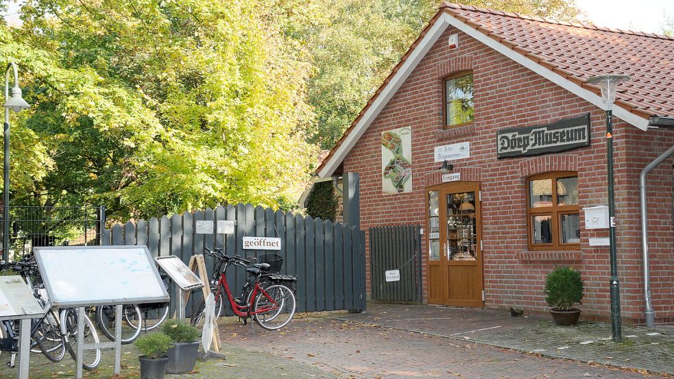Mitmachen und mit ein bisschen Glück gewinnen: Im Zuge der Münkeboer Schnitzeljagd müssen fünf Fragen richtig beantwortet werden, die die Besucher der Festtage über das Veranstaltungsareal führen. Foto: Udo Hippen