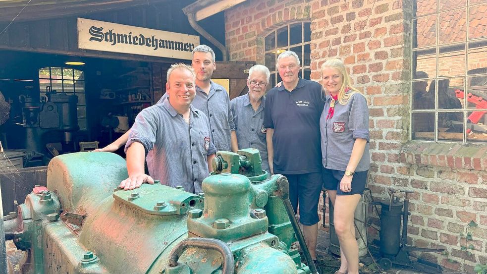 Sie gehören zum Organisationsteam der Münkeboer Festtage: Henry Thiele (von links), Nico Albers, Hans Kleinpoppen, Otto Klatt und Martina Bruns. Foto: Holger Janssen